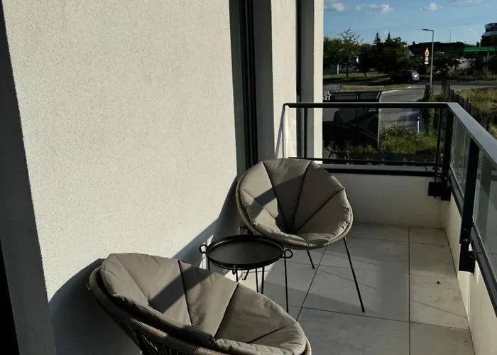 Komfortowy Z Jedna Sypialnia 60m Kw Lokalizacja Baranowo شقة